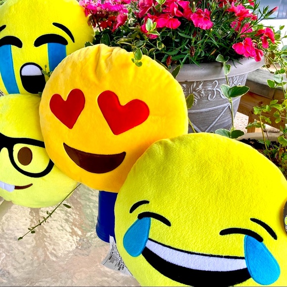 Emoji Expressions Smiley Face 🤓 Black Glasses White Teeth Plush Pillow 13” NEW! - Picture 8 of 16